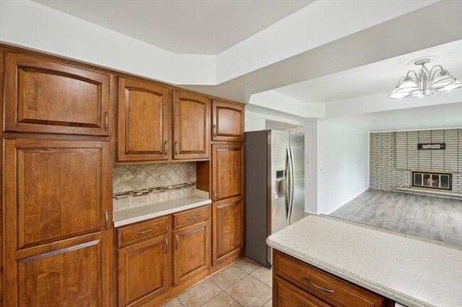 Building Photo - Move-In Ready 4 bedroom, 3 bathroom Home i...