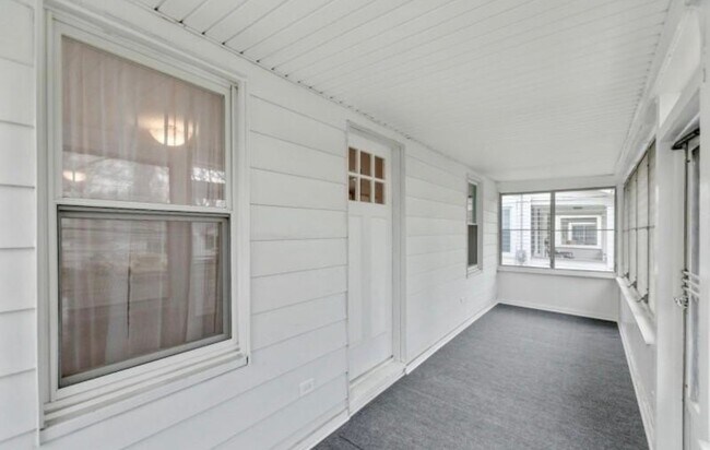 Building Photo - 19 Rose Ave