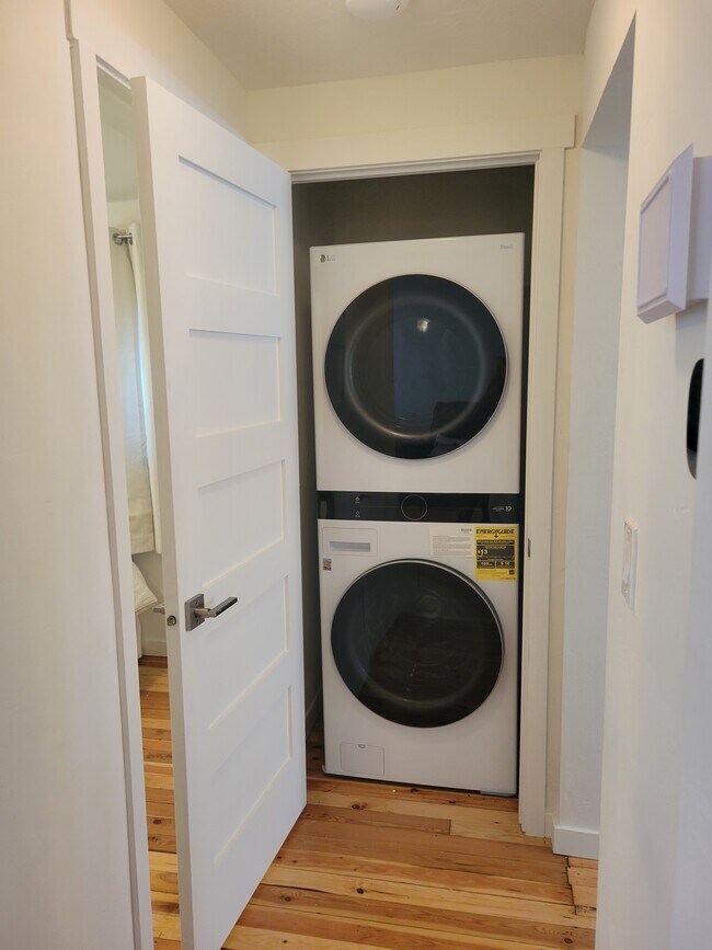 Building Photo - 505 W Spokane Ave