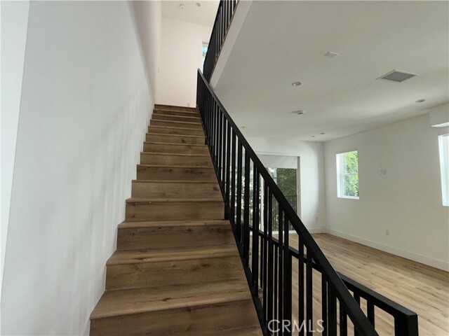 Building Photo - 5042 Laurel Canyon Blvd