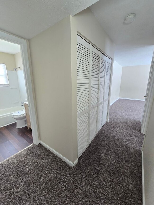 Building Photo - Nice, Recently Renovated, 3 Bedrooms, 1 Bath, Brick Ranch Home available Now! Located on a Cul de...