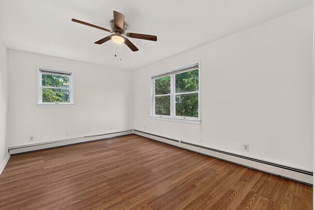 Building Photo - 364 Princeton Ave