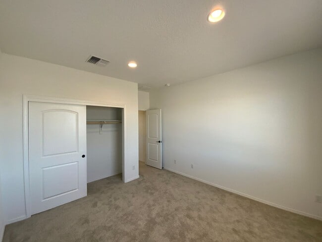 Building Photo - 3 Bedroom Single Story New Build in Mesa Del Sol Near Netflix Studios!