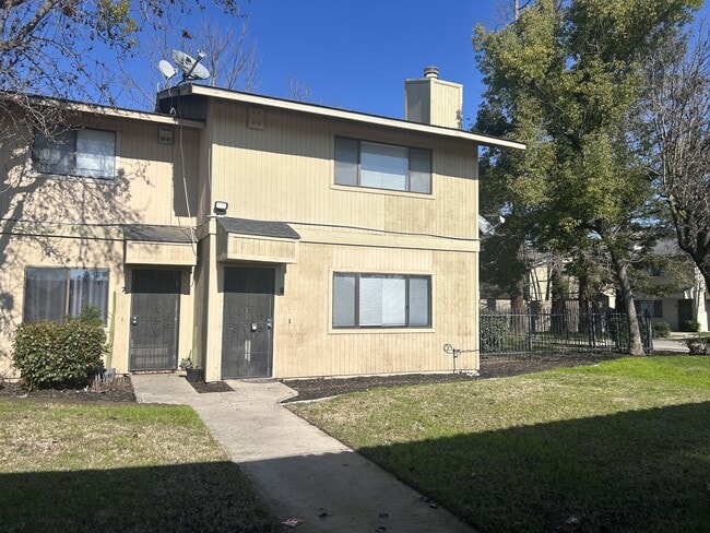 Building Photo - 1808 Colorado Ave