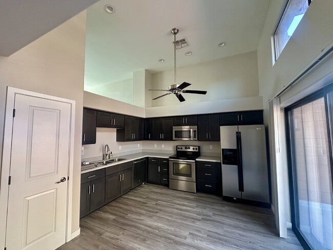 Building Photo - 305 S Wilson St