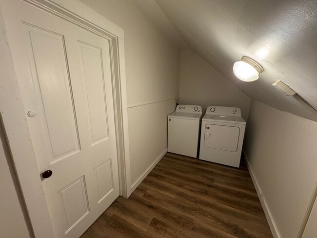 Building Photo - 2476 W 10th St