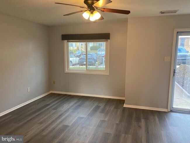 Building Photo - 4313 White Oak Ct