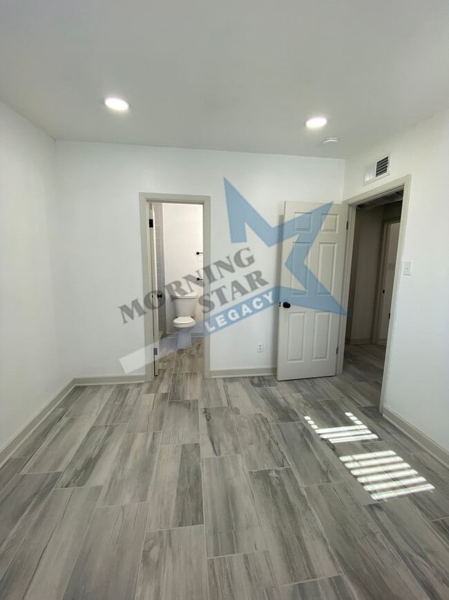 Building Photo - Fully Remodeled 3 bd home
