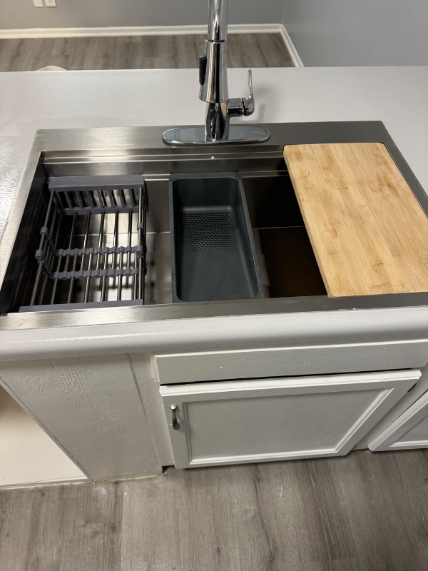 Building Photo - 911 Sylvan St