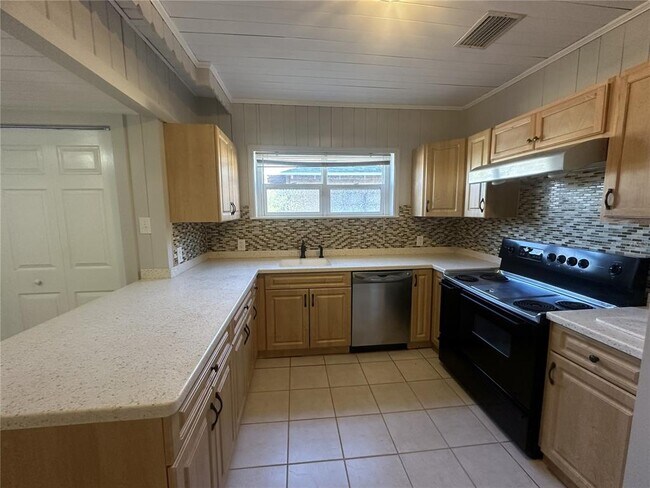 Building Photo - 2113 W North B St