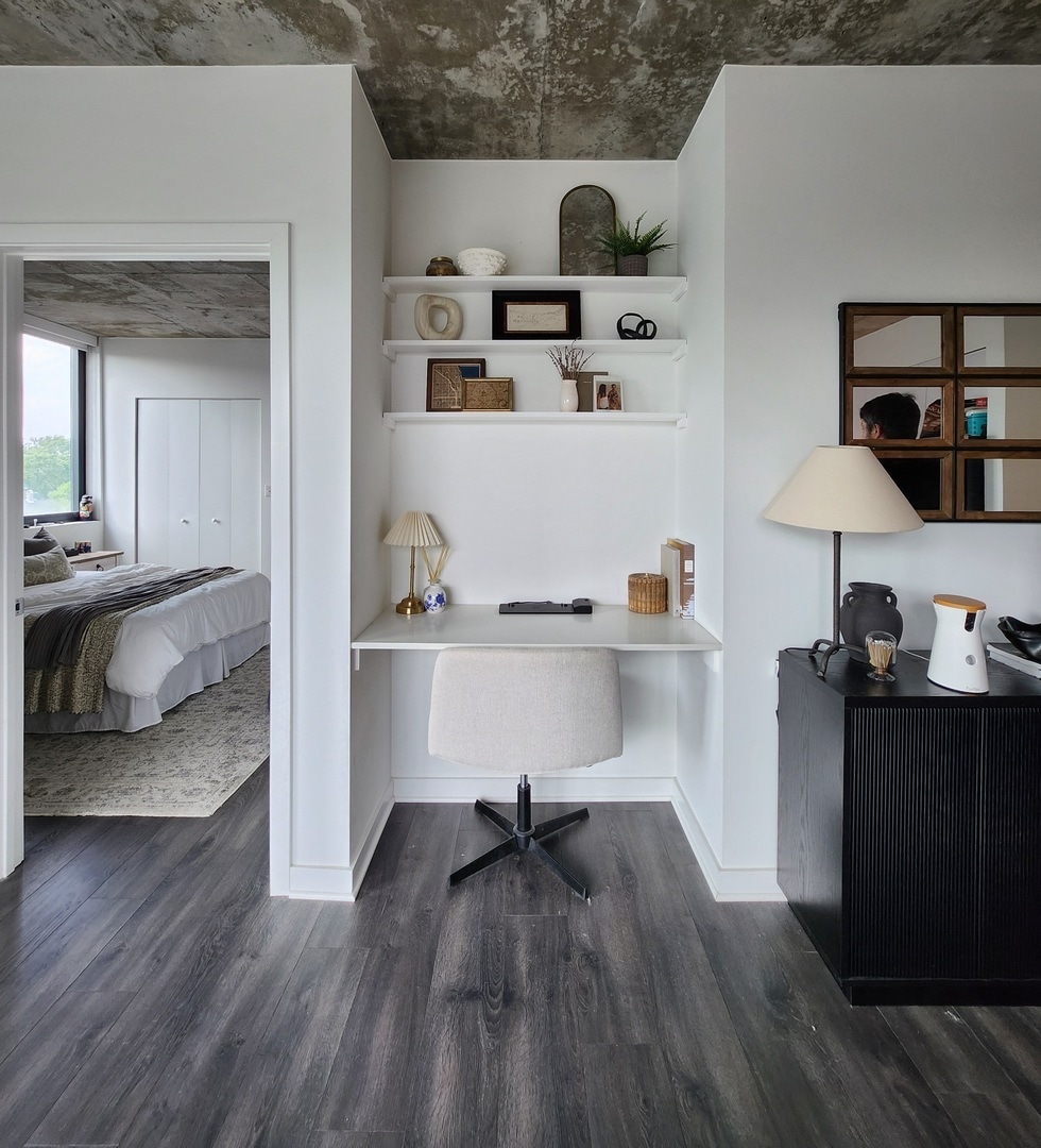 Building Photo - 1714 W Roscoe St