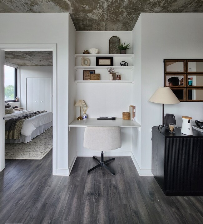 Building Photo - 1714 W Roscoe St