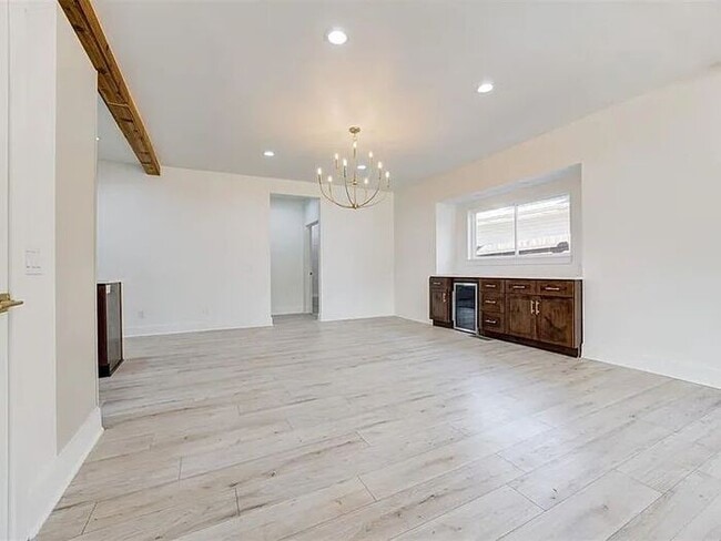 Building Photo - 213 NE 14th St