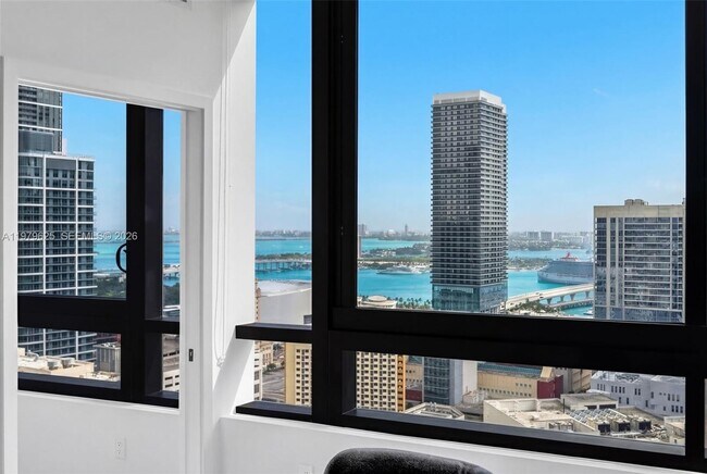 Building Photo - 225 N Miami Ave