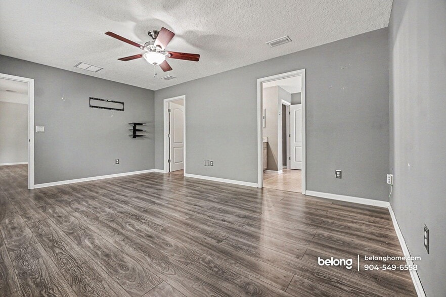 Building Photo - 15763 Twin Creek Dr