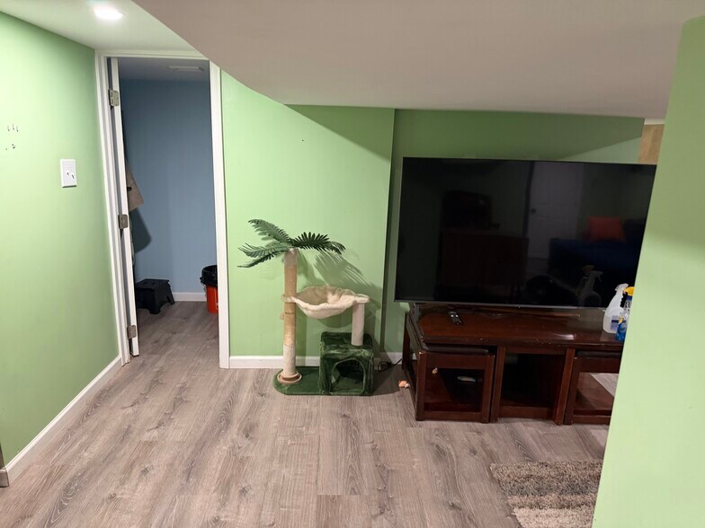 Building Photo - 263 S Haviland Ave