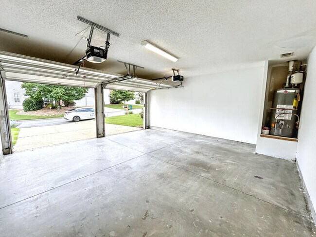 Building Photo - 2576 Alvecot Cir SE