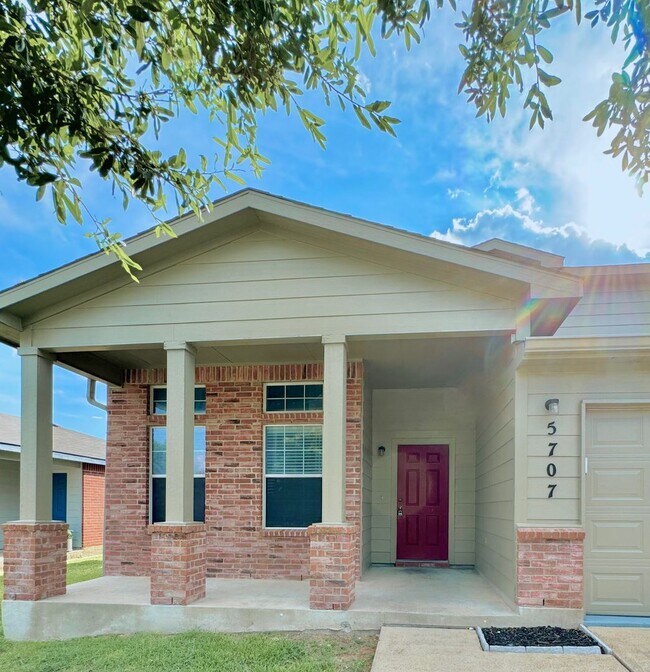 Building Photo - Desirable Highlands at Sagert Ranch Neighborhood!! Features 4 Bedrooms, 2.25 Bath, 2 Car Garage Home
