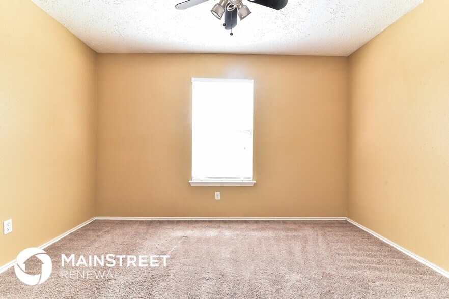 Building Photo - 14815 Oak Pines Dr