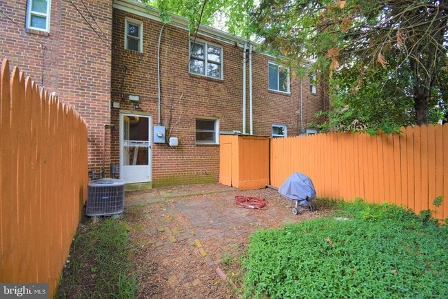 Building Photo - 108 E Rosemont Ave