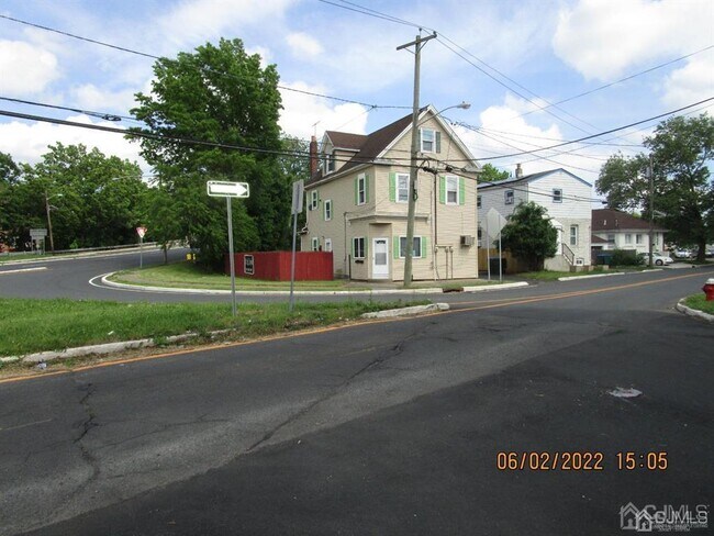 Building Photo - 17 Player Ave
