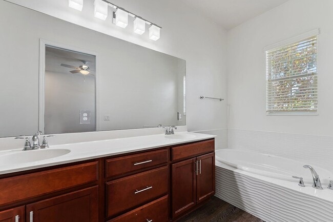 Building Photo - 1130 Sweet Hill Dr