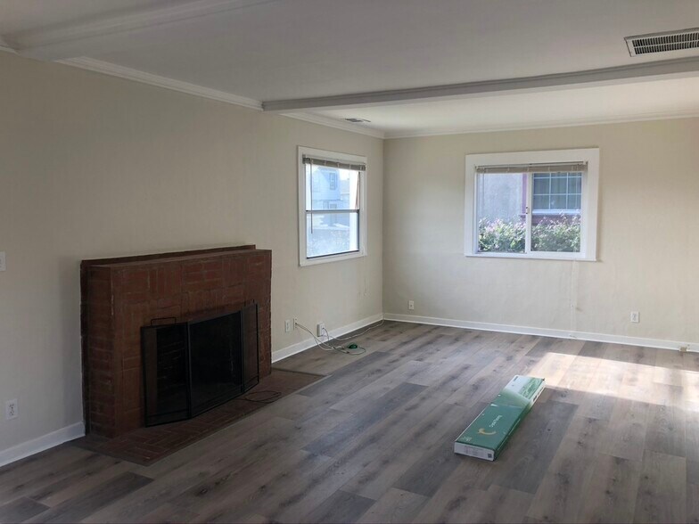 Building Photo - 4056 Santa Rita St