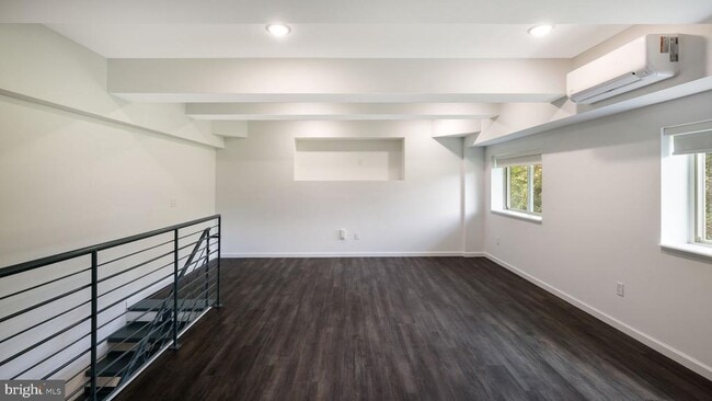 Building Photo - 1825 Callowhill St