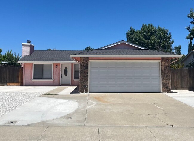 Building Photo - 311 Yosemite Dr