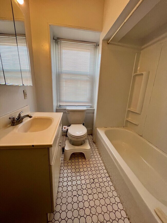 Building Photo - 4007 Powelton Ave