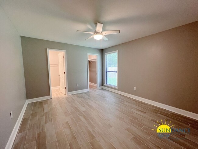 Building Photo - Inviting 3 Bedroom Home in Crestview Near Downtown & I-10!