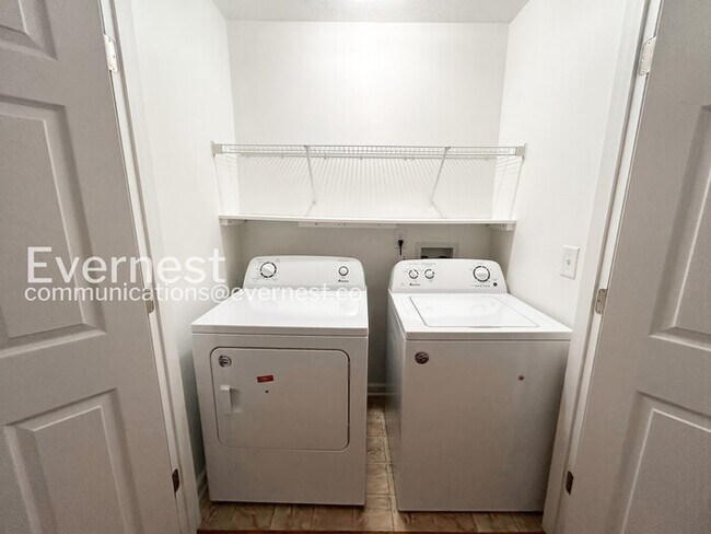 Building Photo - 3-Bed/3-Bath Townhome/Available Now!