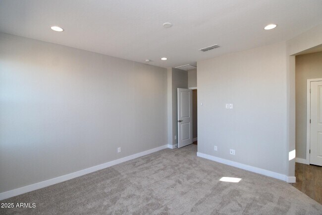 Building Photo - 5716 S Romano