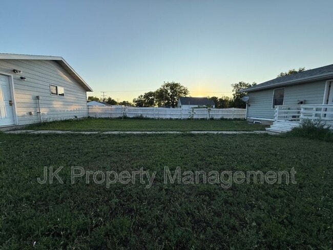 Building Photo - 1400 6th Ave S