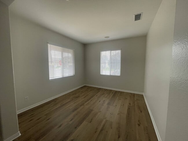 Building Photo - 37280 Parkway Dr