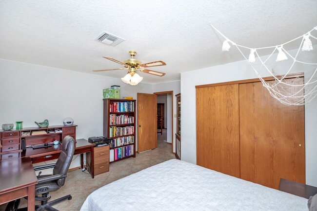 Building Photo - Spacious 2-Bedroom Home with Room to Roam ...