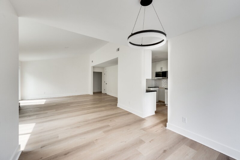 Building Photo - 520 Riverview Dr