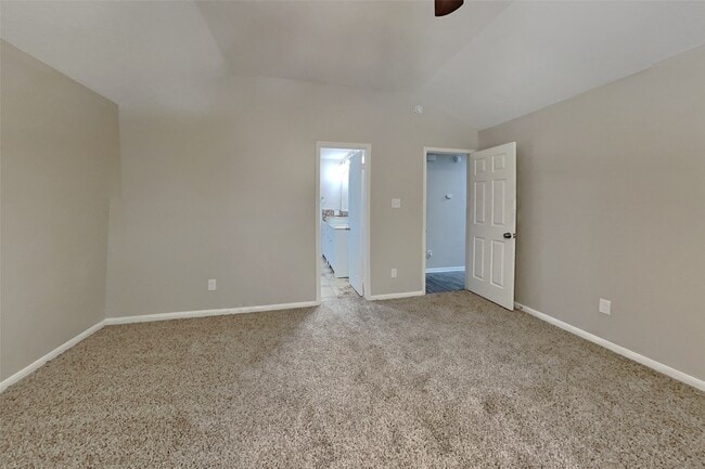 Building Photo - 1227 Caraquet Dr