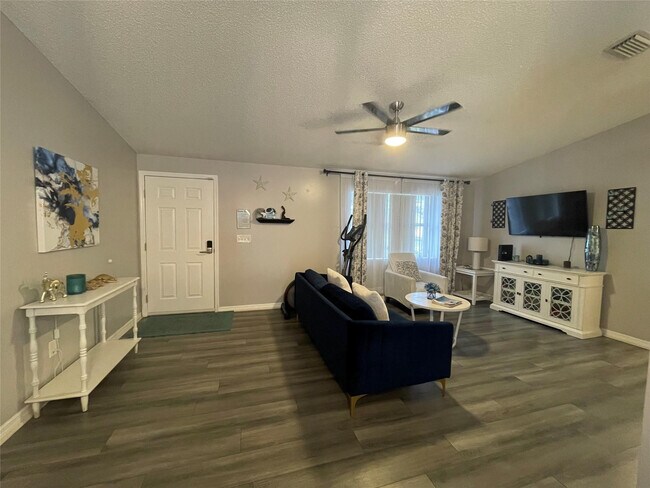 Building Photo - 1150 SW Jumper St