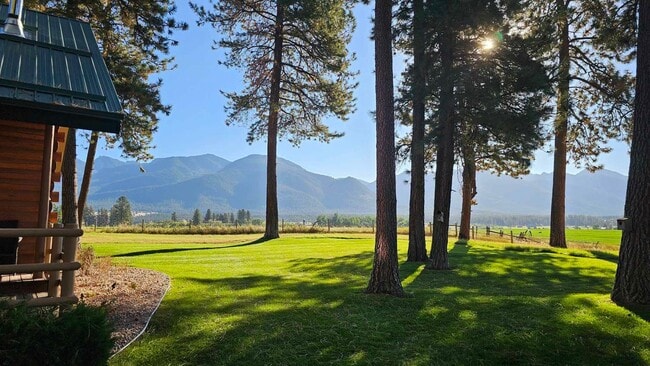 Building Photo - Beautiful cabin with privacy fully furnished