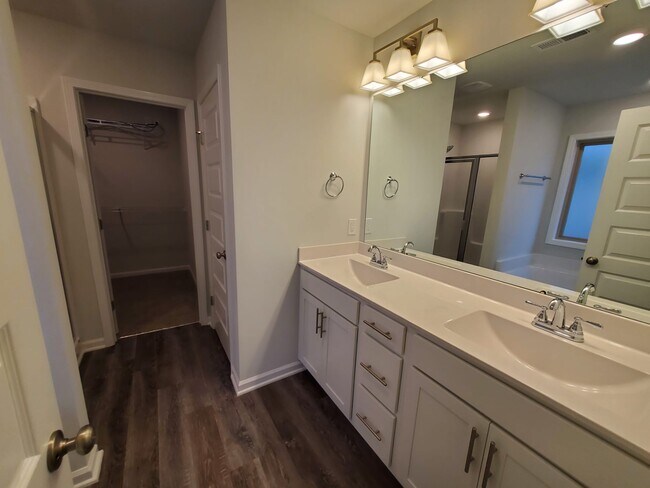 Building Photo - 120 Sublett Dr