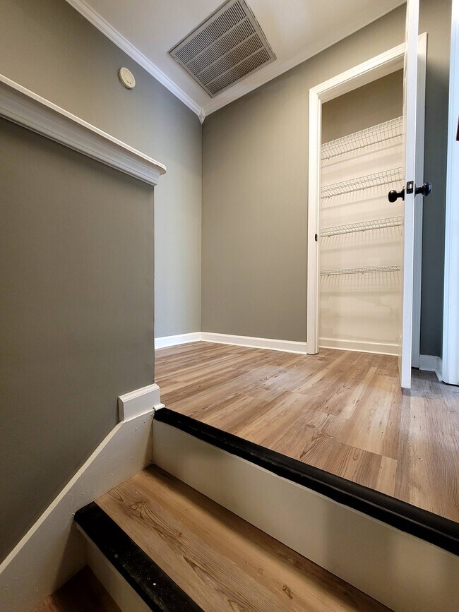 Building Photo - 730 3rd St NE