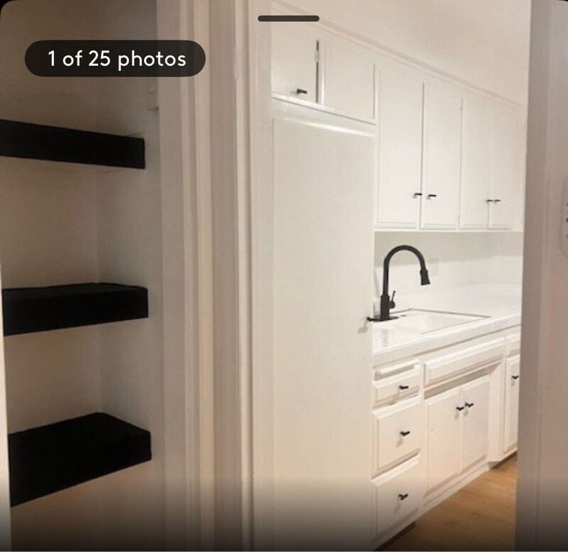 Building Photo - 20880 Ventura Blvd