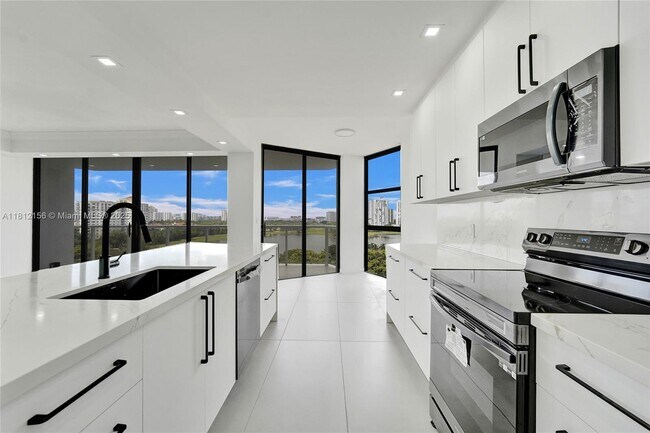 Building Photo - 20281 E Country Club Dr