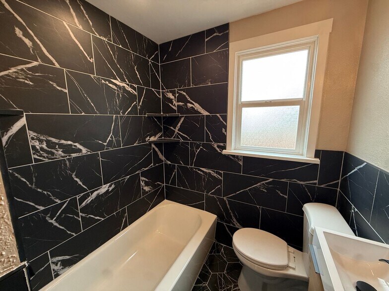 Building Photo - 39 Sunflower Rd