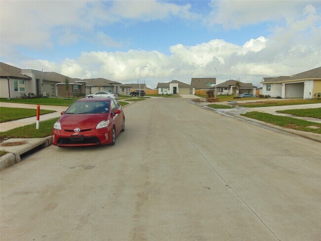 Building Photo - 6918 Morales Way