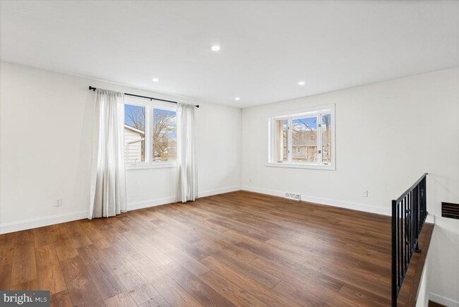 Building Photo - 220 Garnett Rd