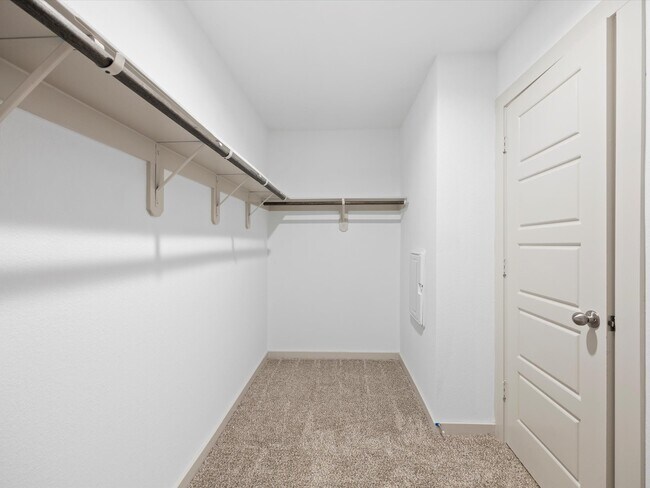 Building Photo - 12733 Ermine St