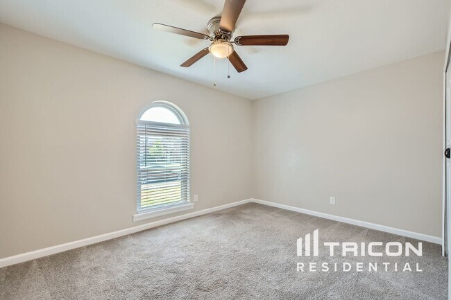 Building Photo - 8813 Willowbrook Dr