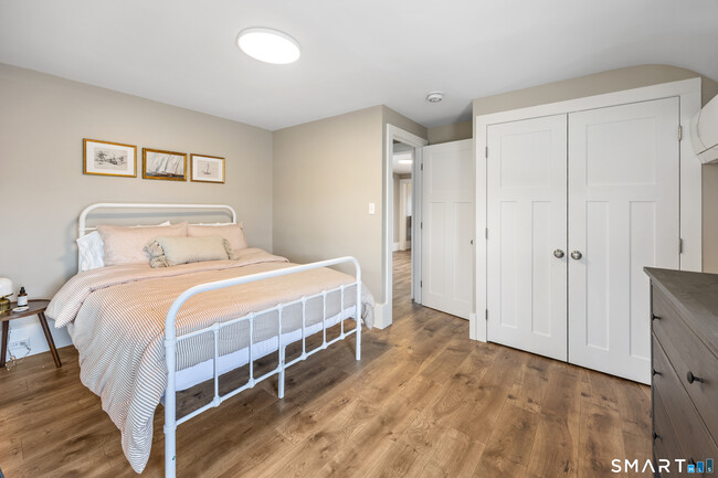 Building Photo - 3 Main St